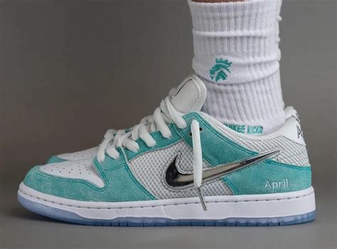 april nike dunk